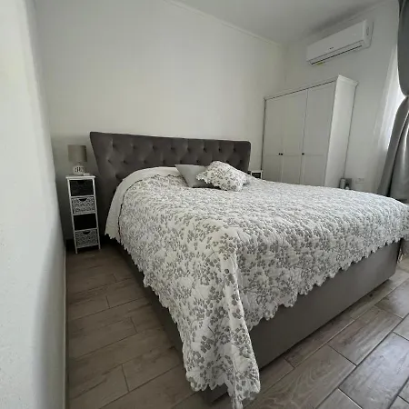 Maci Villa *