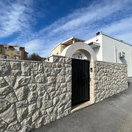 Maci Villa Kastela