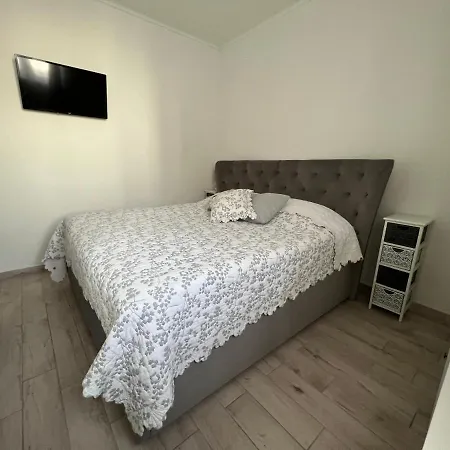Maci Villa *
